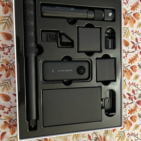 Insta 360 Camera - Picture 3 of 3